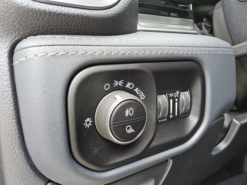 2025 RAM 1500 Tungsten Crew Cab 4x4 5'7' Box