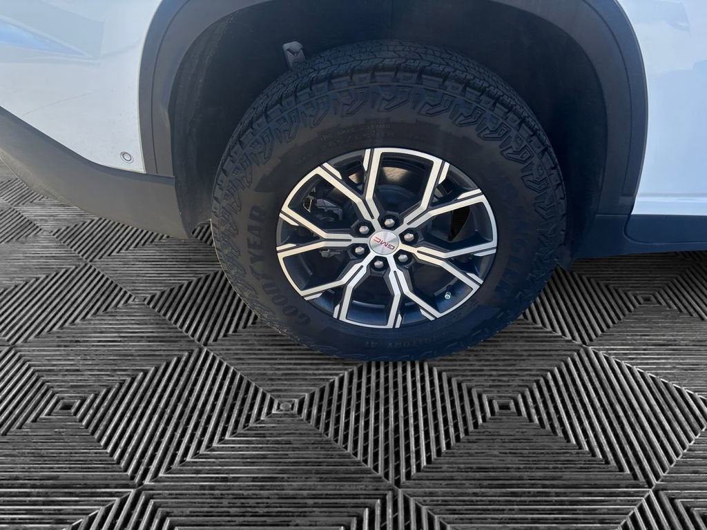 2025 GMC Acadia AT4