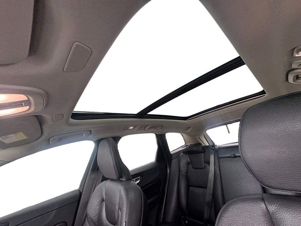 2023 Volvo XC60 Recharge Plug-In Hybrid T8 Plus Bright Theme