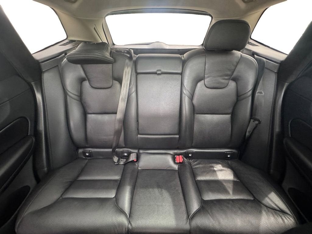 2023 Volvo XC60 Recharge Plug-In Hybrid T8 Plus Bright Theme