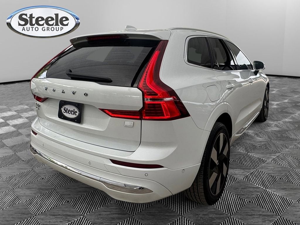 2023 Volvo XC60 Recharge Plug-In Hybrid T8 Plus Bright Theme