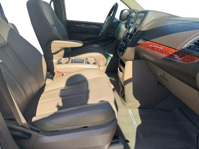 2015 Chrysler Town & Country LX