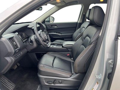 2025 Nissan Pathfinder SL FWD