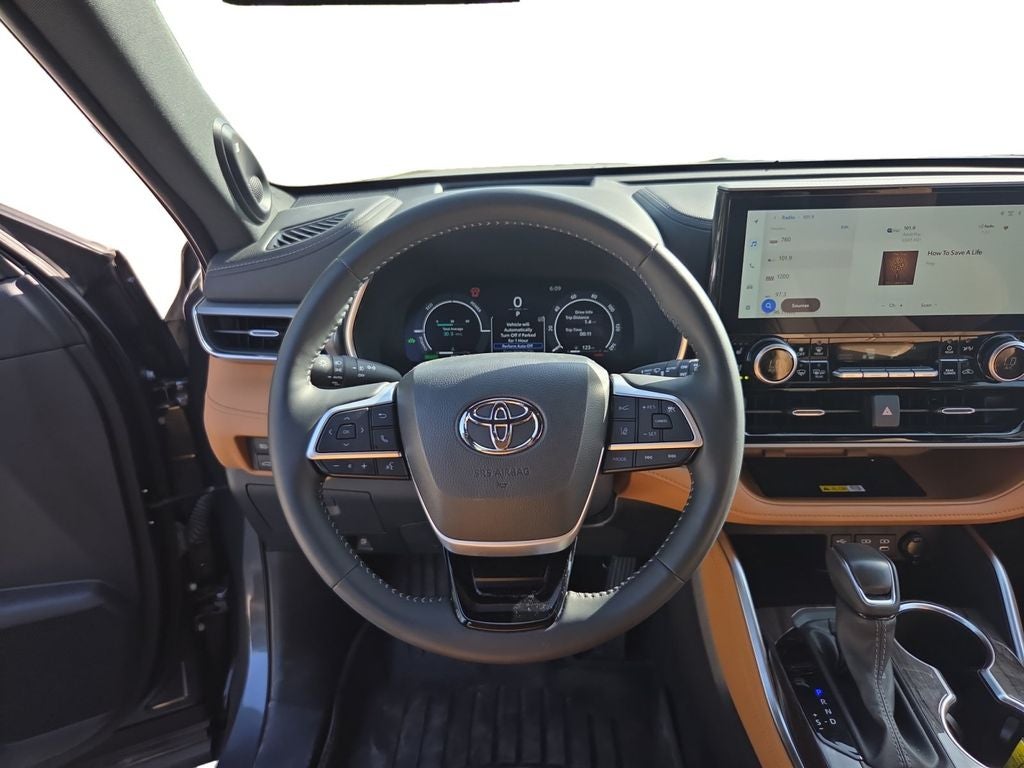 2025 Toyota Highlander Hybrid Platinum