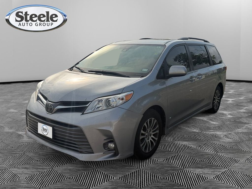2018 Toyota Sienna XLE 8 Passenger