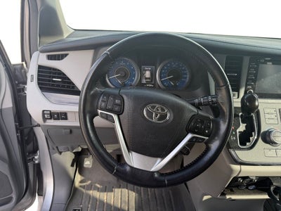 2018 Toyota Sienna XLE 8 Passenger
