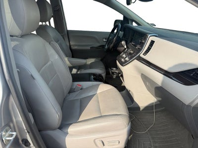 2018 Toyota Sienna XLE 8 Passenger